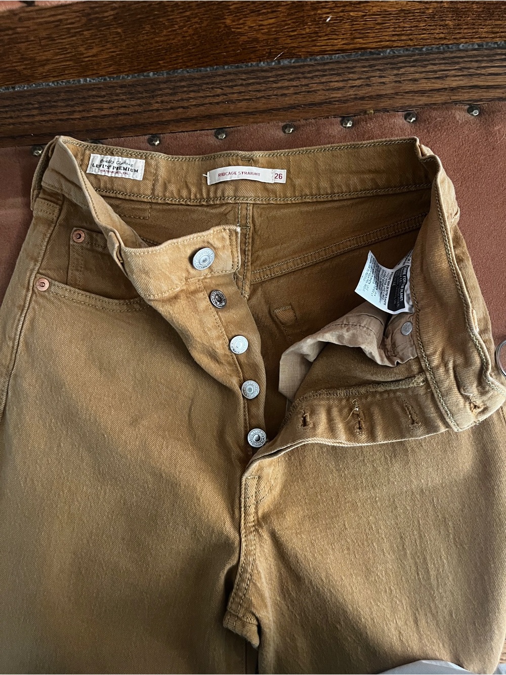 Levi’s rib cage straight jean pants in mustard tan. high waisted ankle - size 26 - Picture 3 of 4